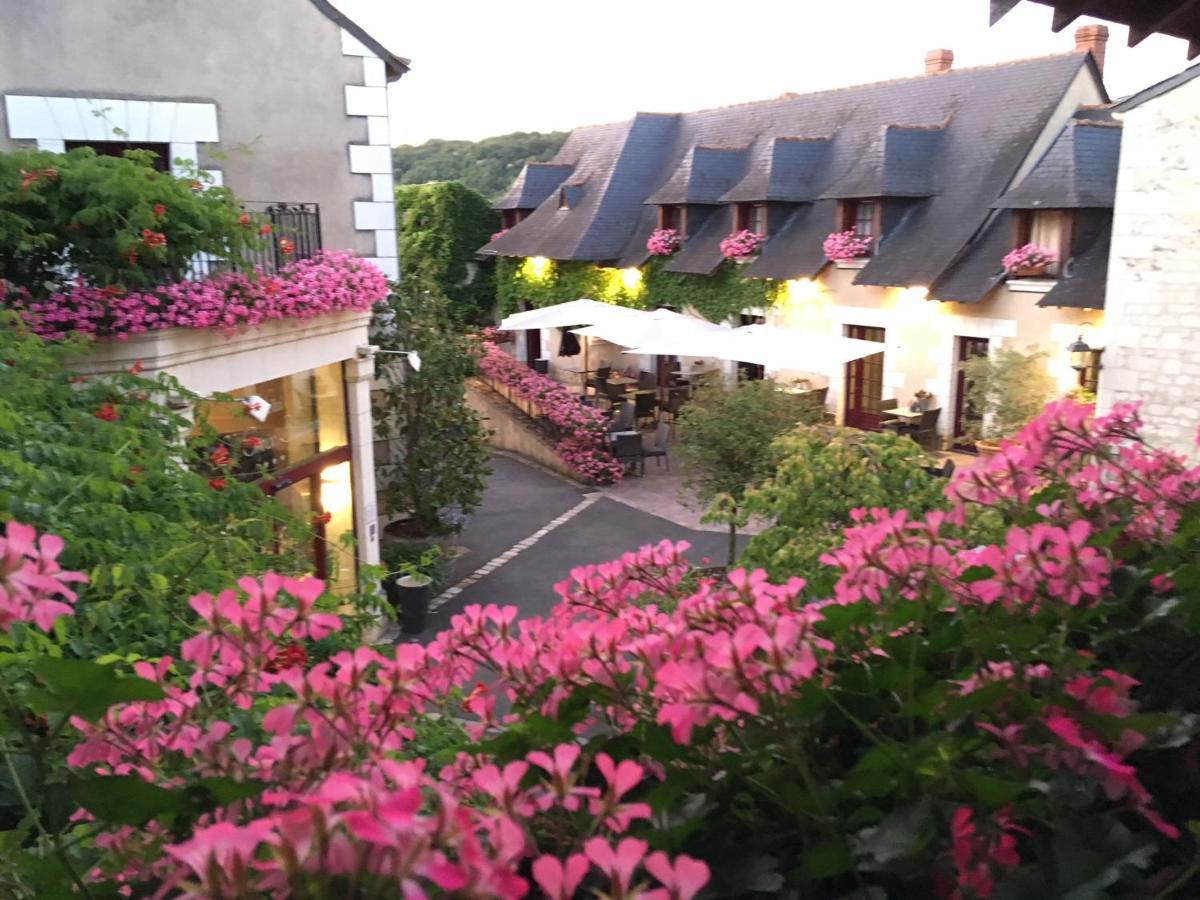 Logis Hotel La Croix Blanche Fontevraud Bagian luar foto