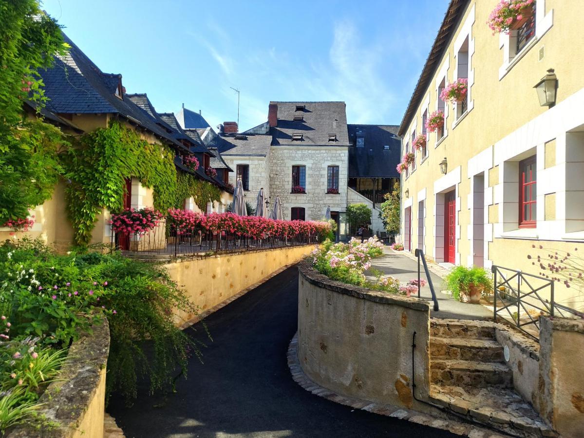 Logis Hotel La Croix Blanche Fontevraud Bagian luar foto