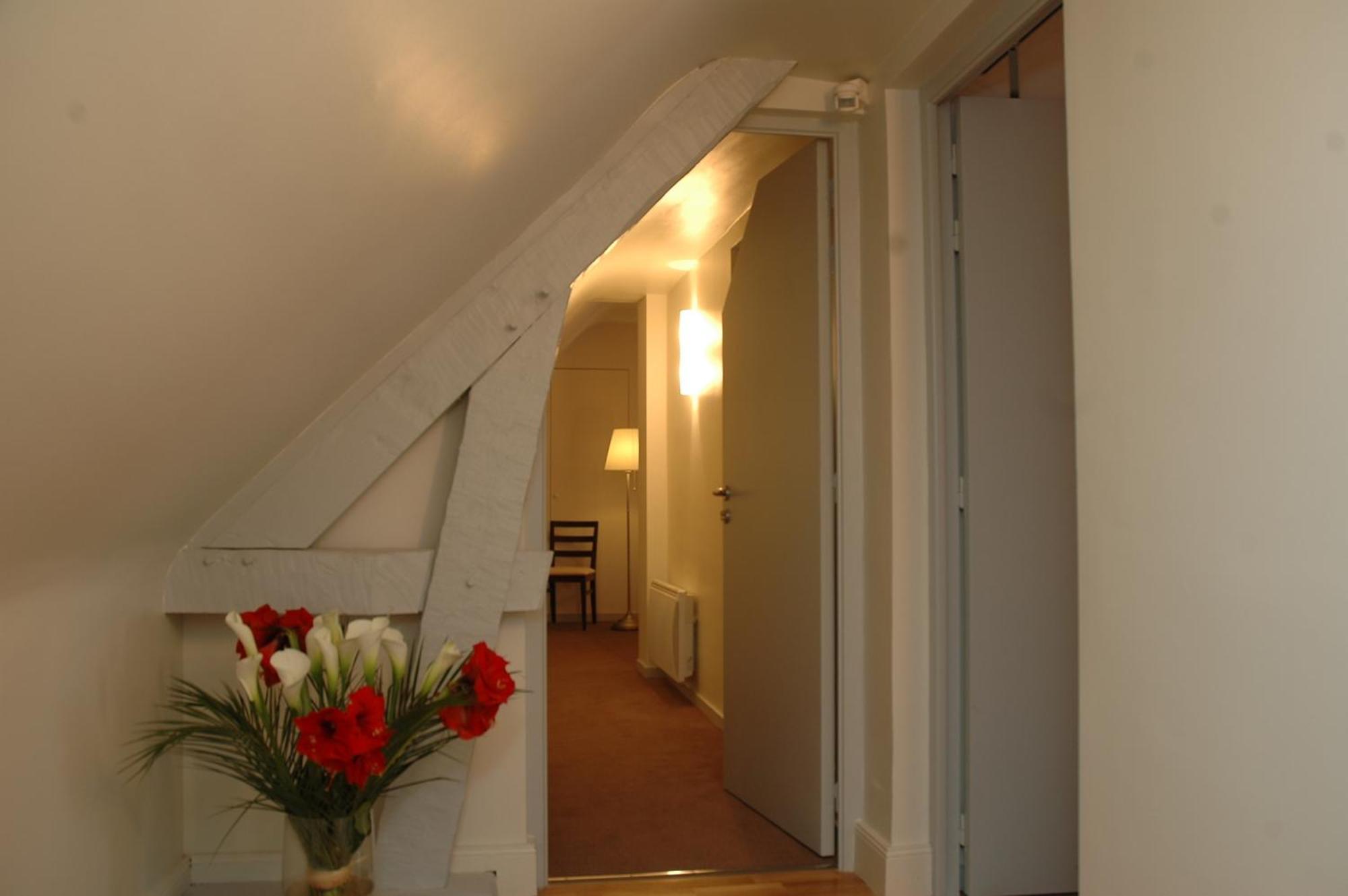 Logis Hotel La Croix Blanche Fontevraud Bagian luar foto