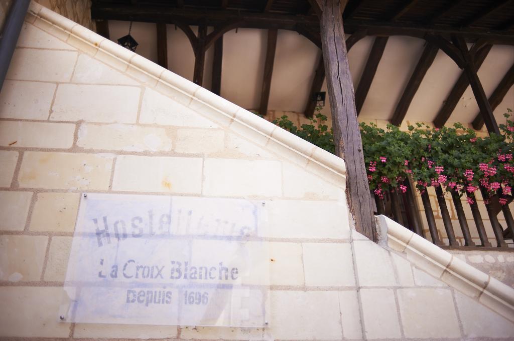 Logis Hotel La Croix Blanche Fontevraud Bagian luar foto